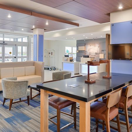 Holiday Inn Express & Suites Madison By Ihg Экстерьер фото