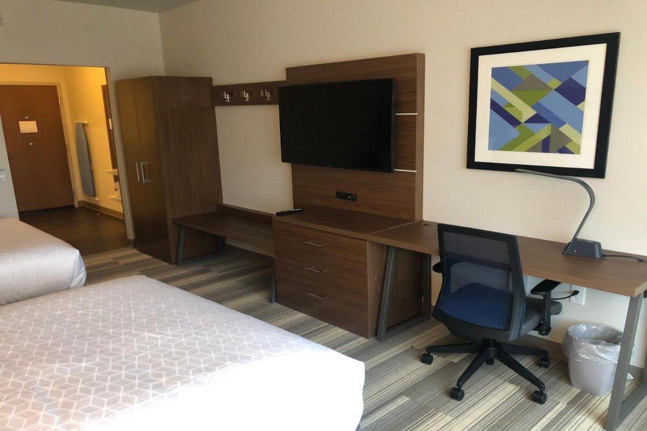 Holiday Inn Express & Suites Madison By Ihg Экстерьер фото