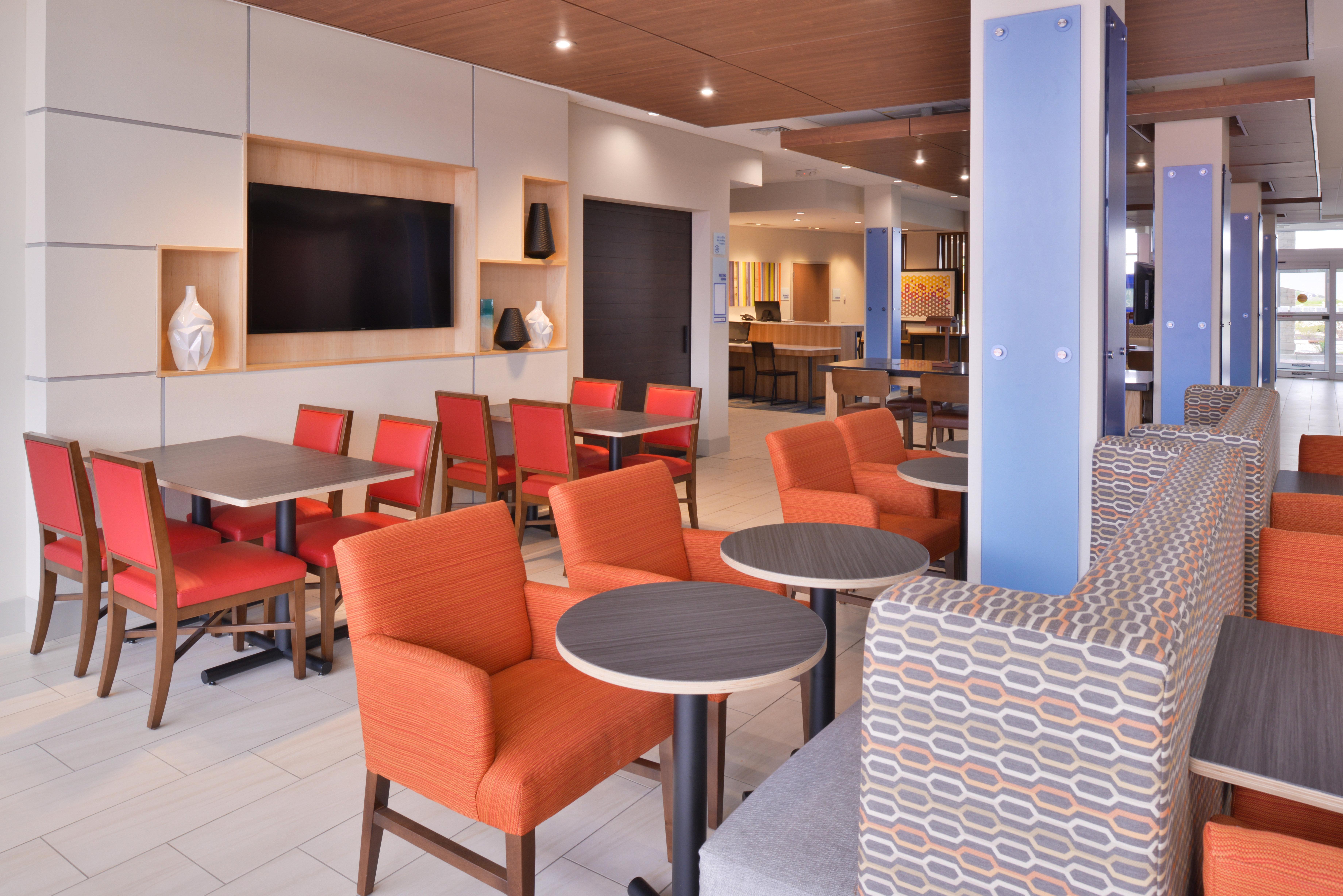 Holiday Inn Express & Suites Madison By Ihg Экстерьер фото