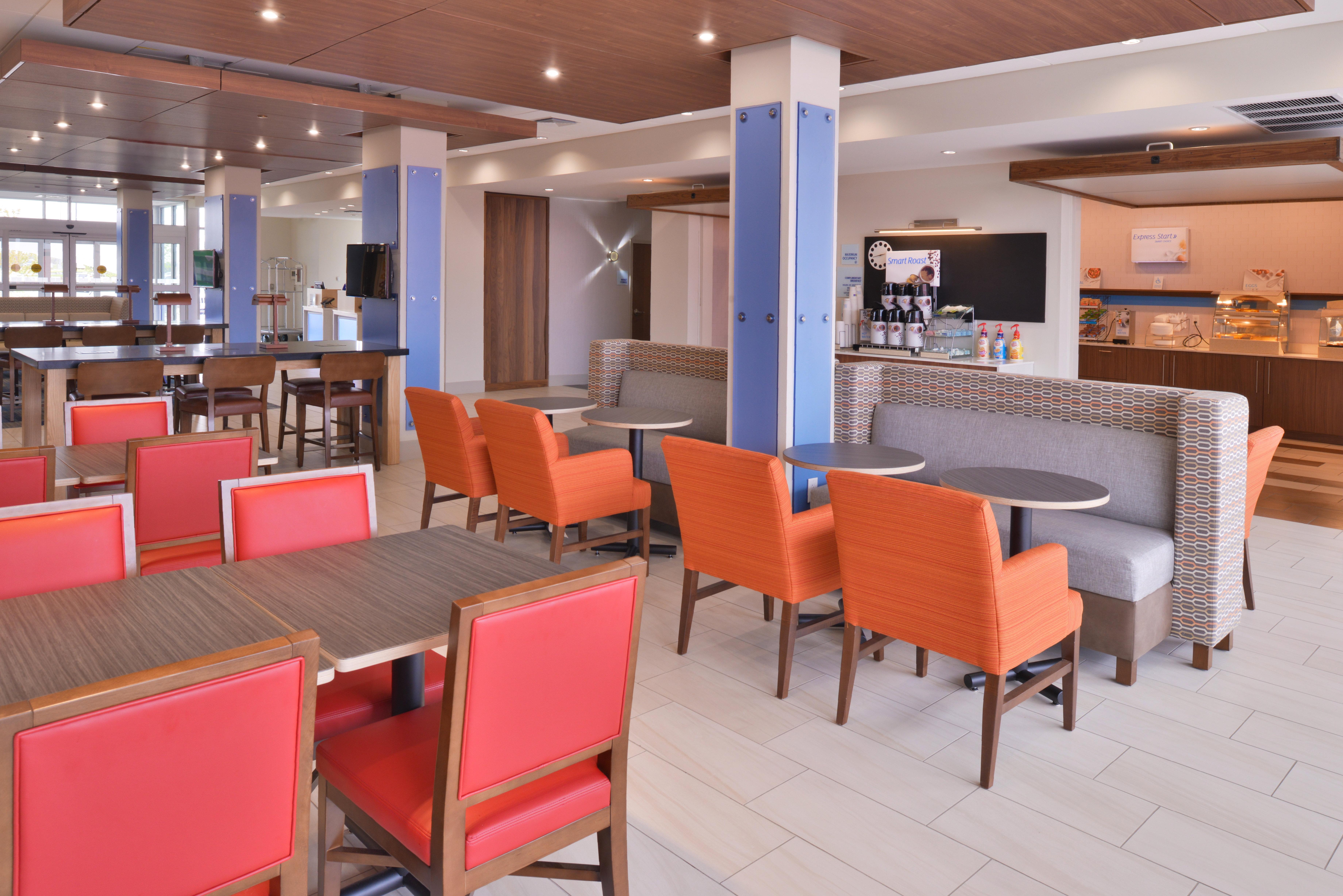 Holiday Inn Express & Suites Madison By Ihg Экстерьер фото