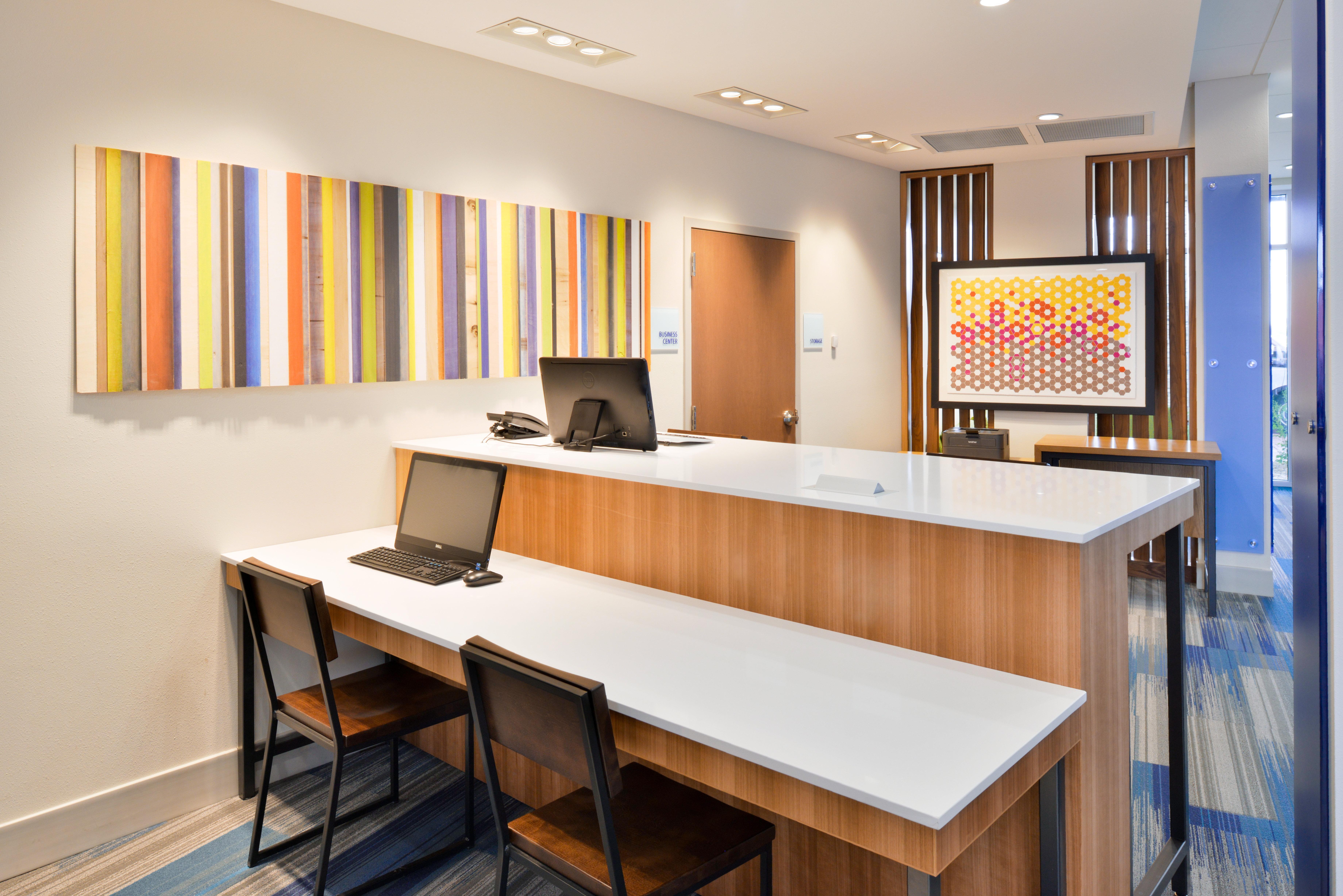 Holiday Inn Express & Suites Madison By Ihg Экстерьер фото