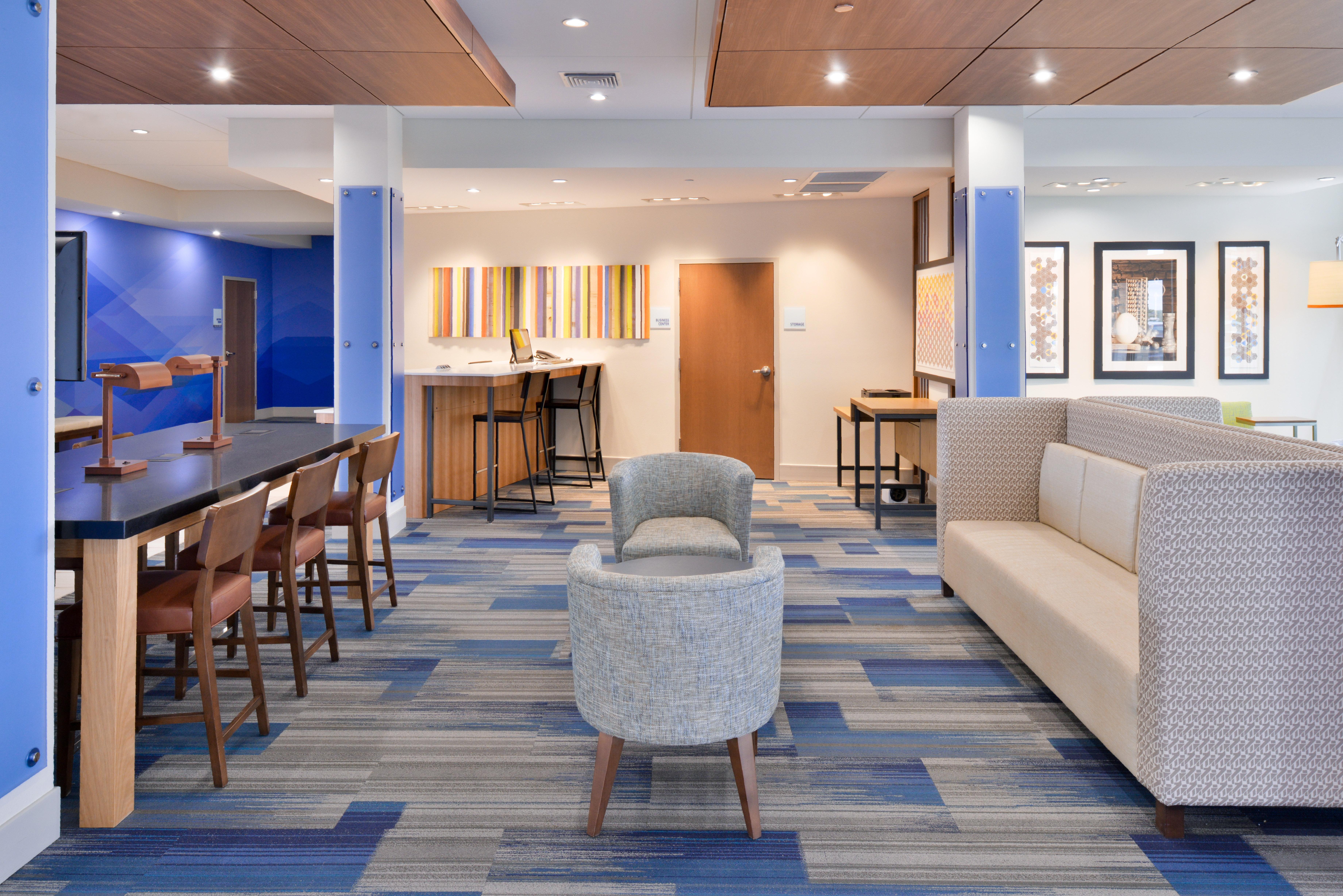 Holiday Inn Express & Suites Madison By Ihg Экстерьер фото