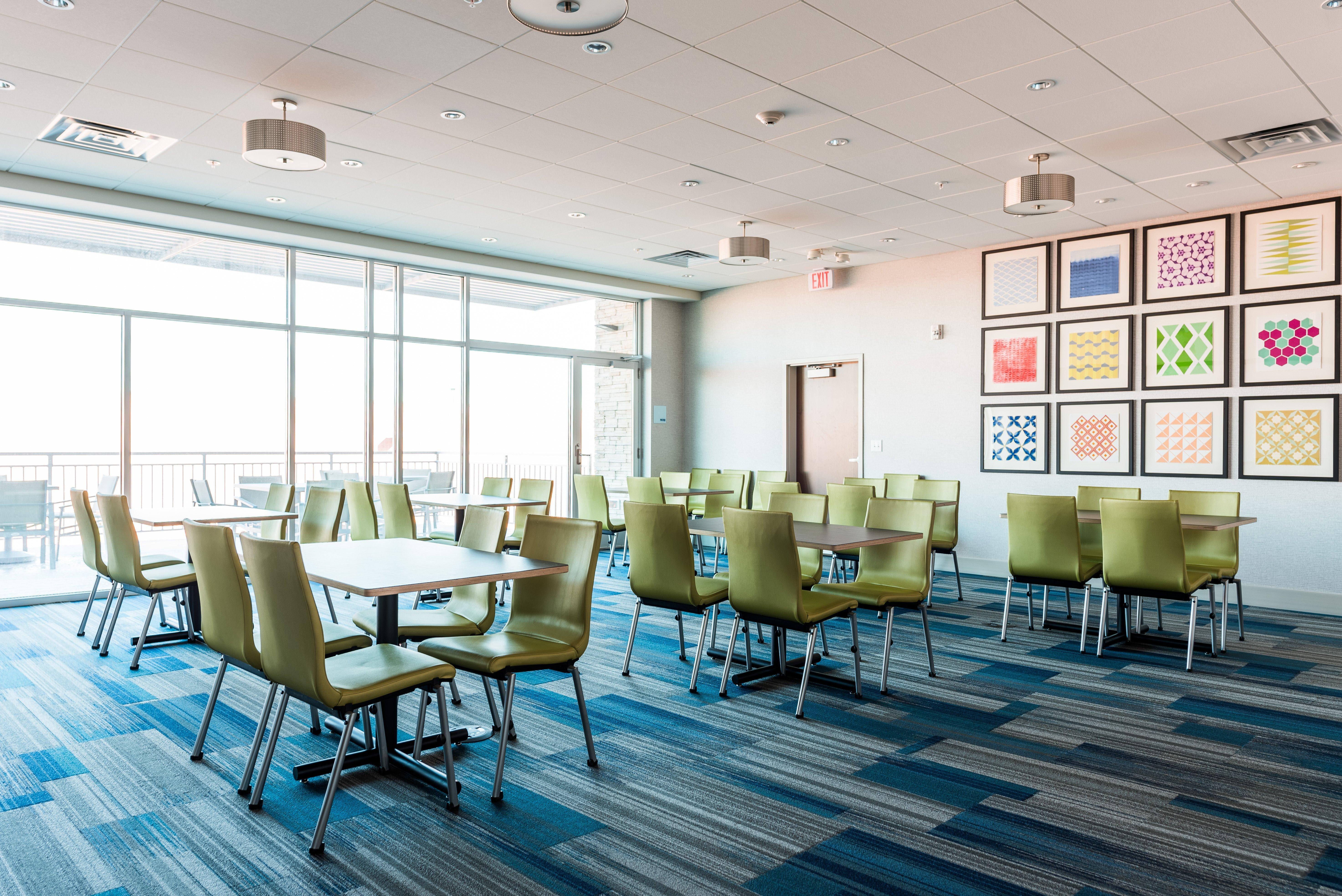 Holiday Inn Express & Suites Madison By Ihg Экстерьер фото