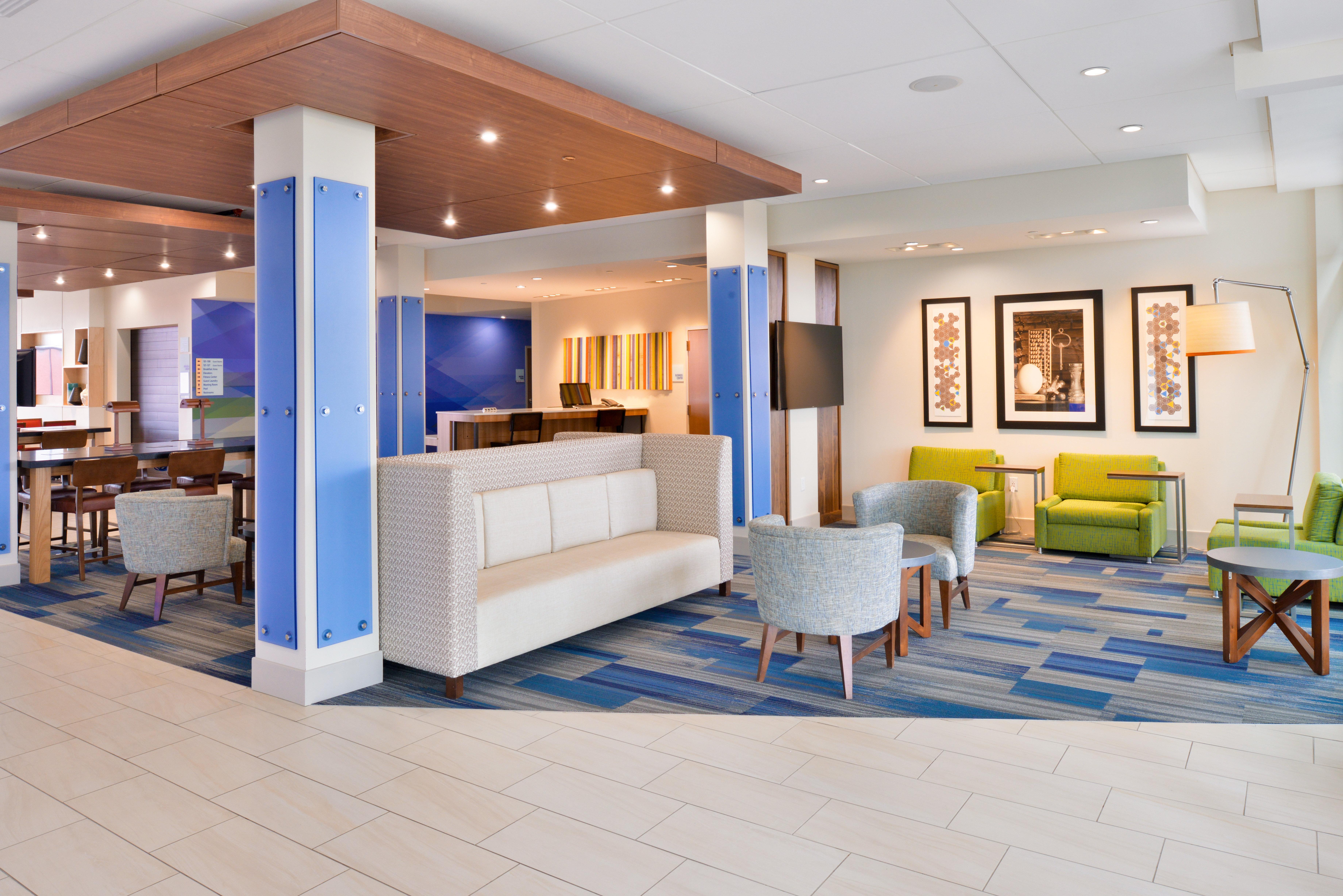 Holiday Inn Express & Suites Madison By Ihg Экстерьер фото