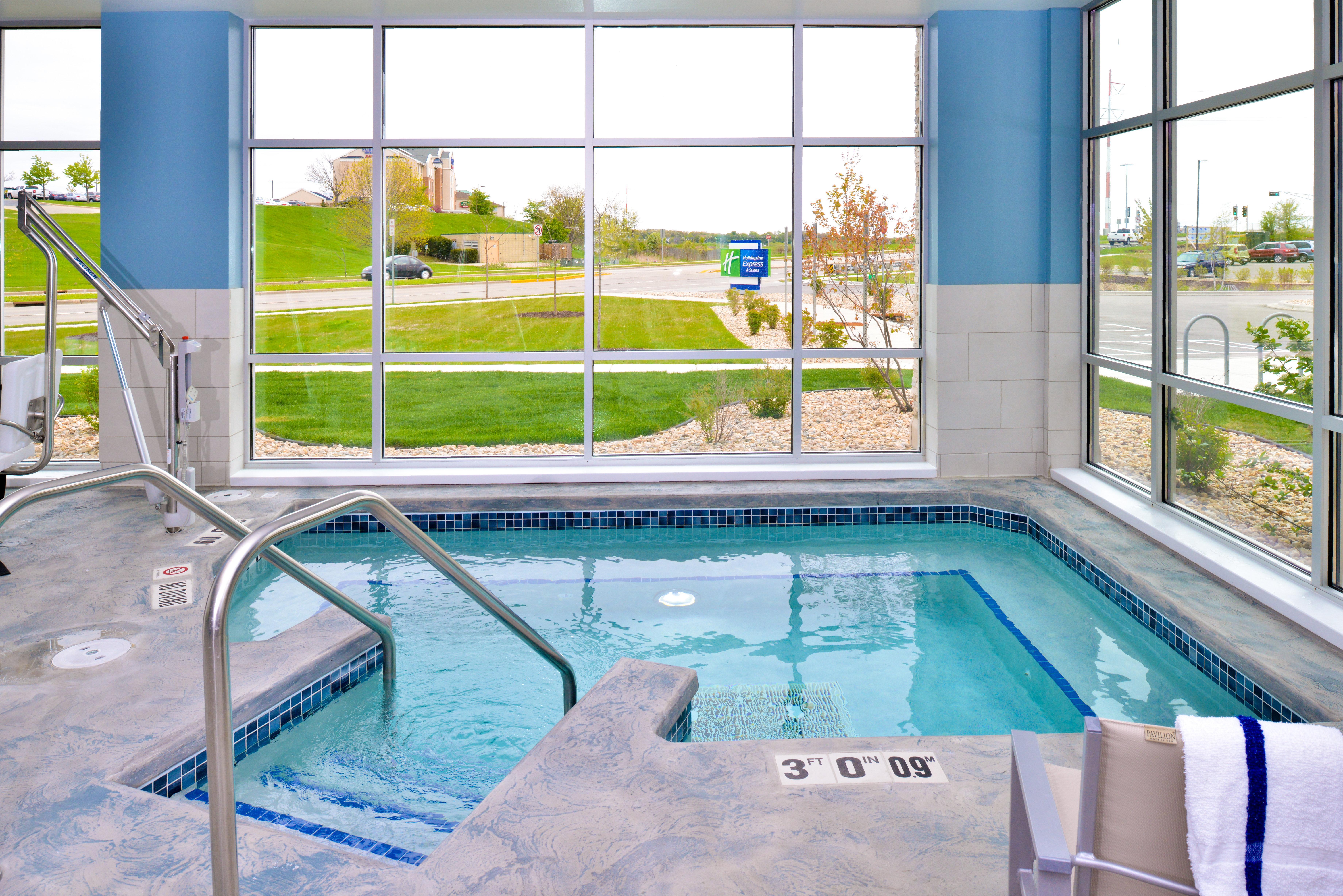 Holiday Inn Express & Suites Madison By Ihg Экстерьер фото